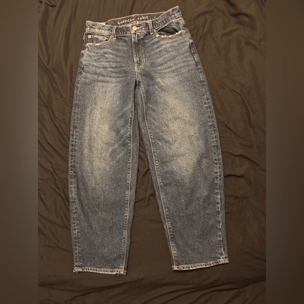 American Eagle Outfitters Barrel Fit Blue Jeans